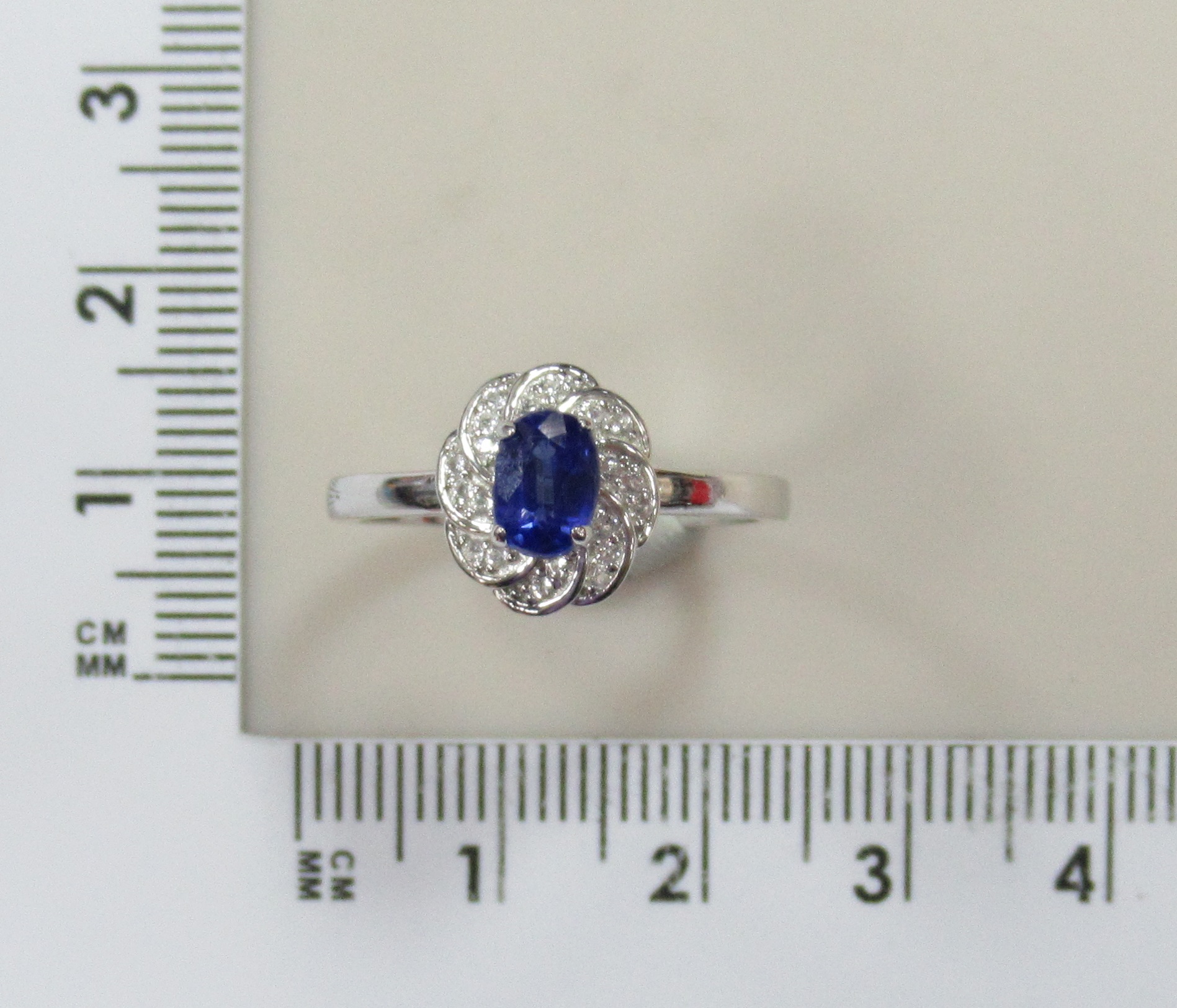Серебряное кольцо с кианитом
